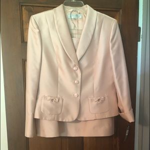 rose color silk Tahari size 16p 2 piece skirt suit